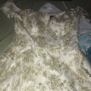 Short dress white and gold size 7/8